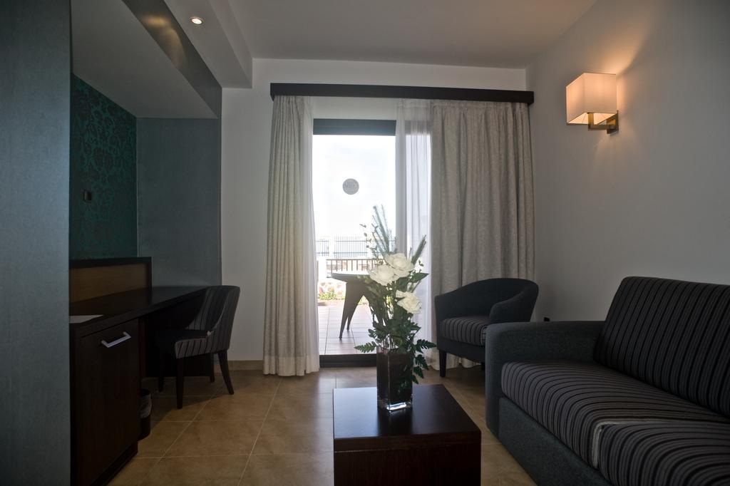 โรคา เนกรา โฮเต็ล แอนด์ สปา Hotel อากาเอเต ภายนอก รูปภาพ